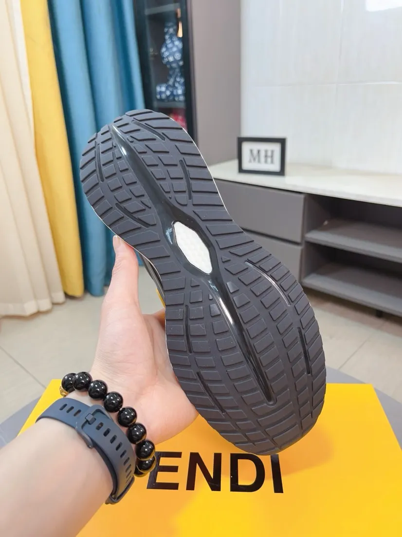 Men's shoes 💰440🌹🌹[fendi] Fendi classic and comfortable men, this complex sneaker is made of soft calfskin➕genuine leather lining➕original ultra-light rubber material with rough outsole. This unique light style is suitable for the casual and refined sensibility of this season. It is comfortable and natural on the feet. It is an everyday style for casual travel in autumn and winter! 38/44